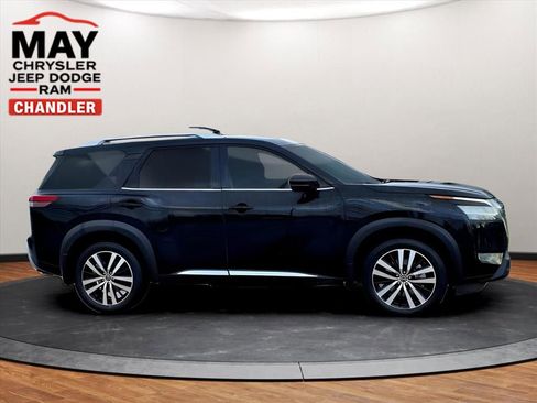 Used 2024 Nissan Pathfinder Platinum w/ Cargo Package image 20