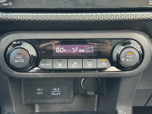 Used 2022 Nissan Kicks SV image 22