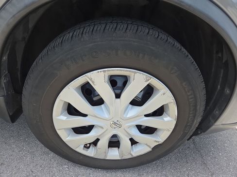 Used 2016 Nissan Rogue S w/ Appearance Package FWD image 2