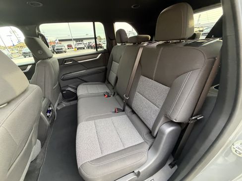 Used 2025 GMC Acadia Elevation image 17