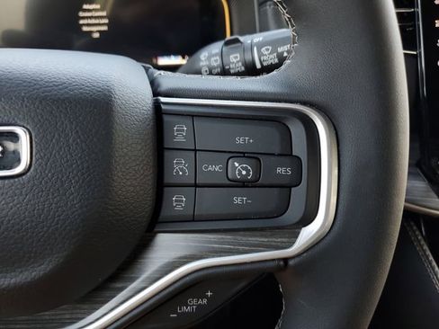 Used 2024 Jeep Wagoneer Series II w/ Premium Group I image 28