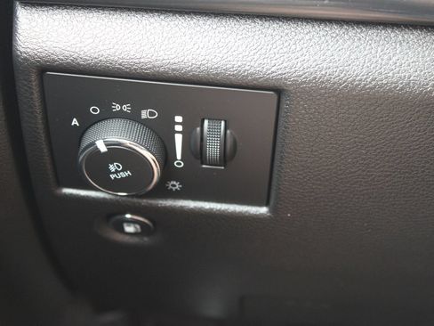 Used 2020 Jeep Grand Cherokee Altitude AWD/4WD image 20