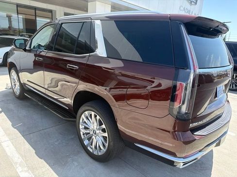 Used 2023 Cadillac Escalade Premium Luxury AWD/4WD image 6