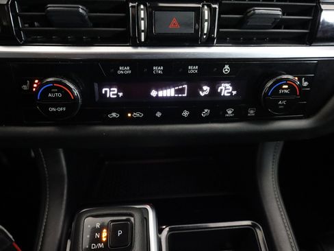 Used 2024 Nissan Pathfinder SL w/ Black Appearance Package image 22