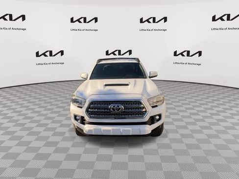 Used 2016 Toyota Tacoma TRD Sport w/ Towing Package AWD/4WD image 3