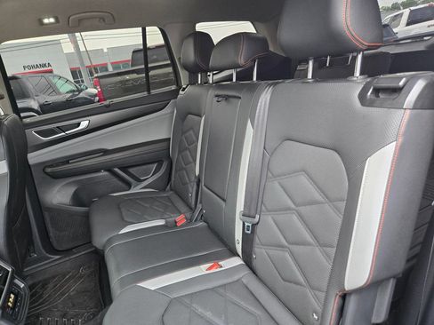 Used 2025 Volkswagen Atlas Peak Edition SE AWD/4WD image 10