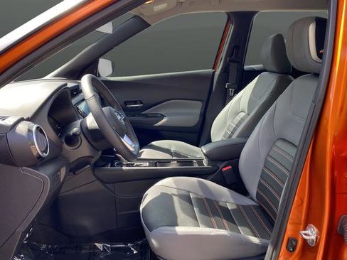 Used 2023 Nissan Kicks SR w/ SR Premium Package FWD image 9
