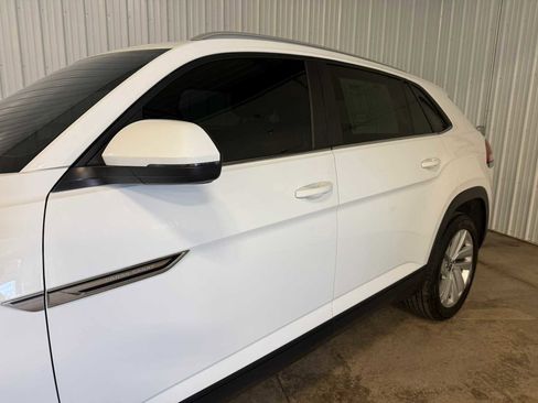 Certified 2020 Volkswagen Atlas Cross Sport SE w/ Panoramic Sunroof Package image 7