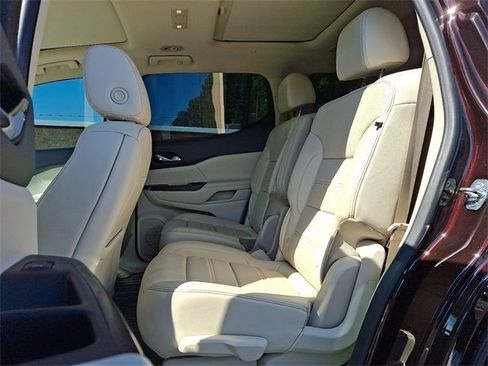 Used 2021 GMC Acadia Denali w/ Denali Technology Package image 10