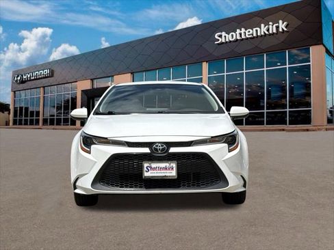 Used 2021 Toyota Corolla LE image 2