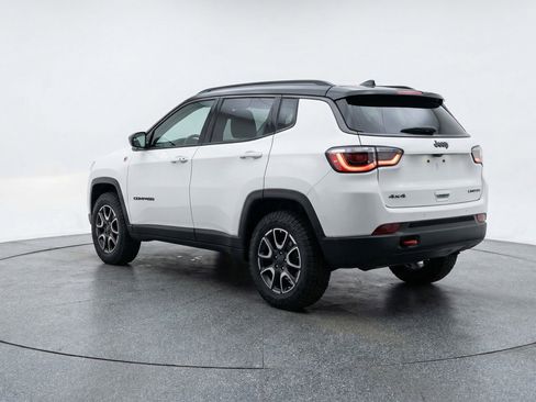 Used 2025 Jeep Compass Trailhawk AWD/4WD image 6