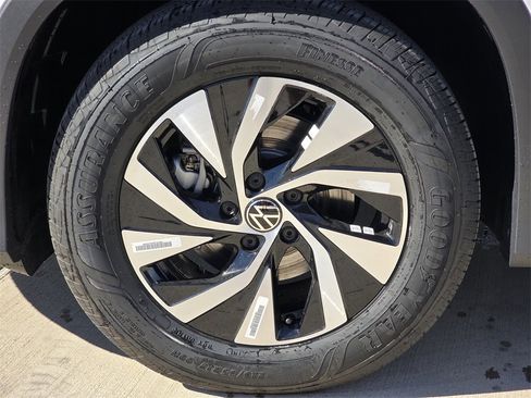 New 2026 Volkswagen Tiguan S image 8