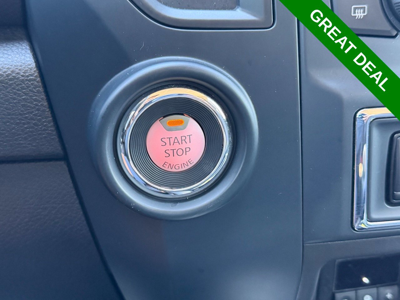 Used 2024 Nissan Titan SV w/ SV Convenience Package RWD image 25