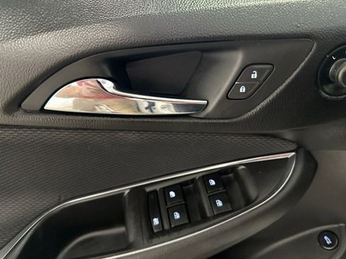 Used 2018 Chevrolet Cruze LT image 9