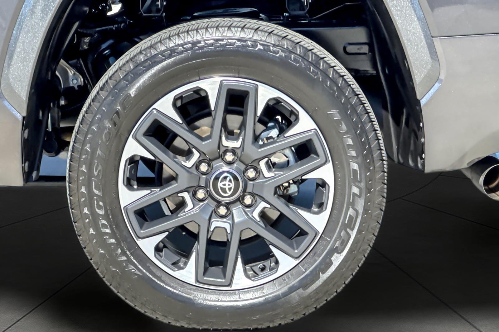 Used 2025 Toyota Tundra Limited AWD/4WD image 24