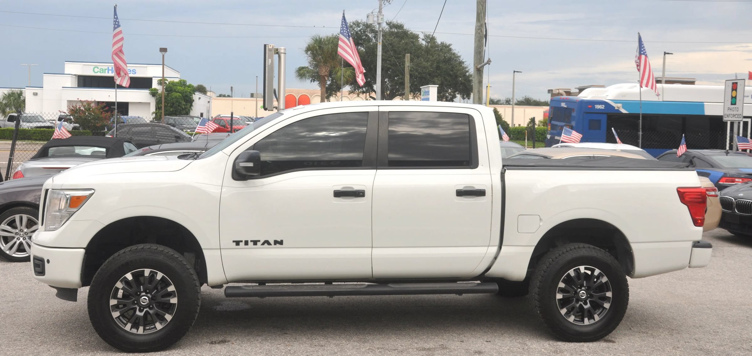 Used 2018 Nissan Titan SV w/ SV Convenience Package RWD image 20
