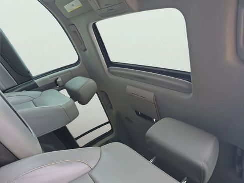 Used 2019 Chevrolet Suburban LT w/ LT Signature Package AWD/4WD image 18