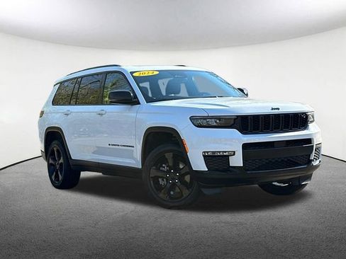 Used 2024 Jeep Grand Cherokee L Limited w/ Black Appearance Package AWD/4WD image 2