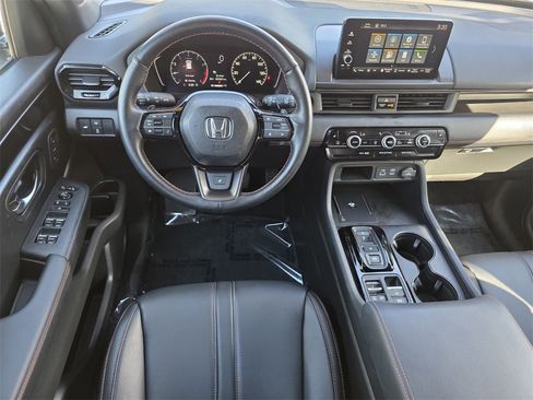 Used 2023 Honda Pilot TrailSport image 14