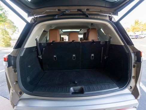 Used 2024 Nissan Pathfinder Platinum w/ Cargo Package image 38