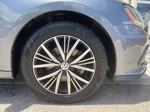 Used 2018 Volkswagen Jetta Wolfsburg Edition FWD image 3