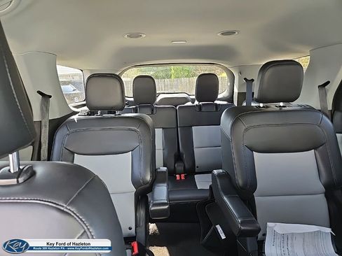 Used 2024 Ford Explorer XLT w/ Equipment Group 202A AWD/4WD image 39