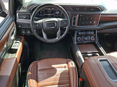 Used 2023 GMC Yukon XL Denali Ultimate AWD/4WD image 11