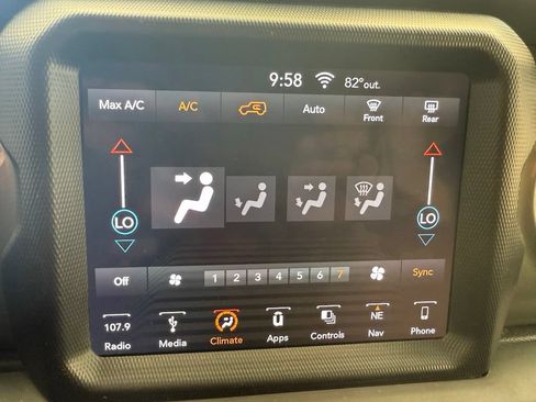 Used 2018 Jeep Wrangler Unlimited Sahara AWD/4WD image 23
