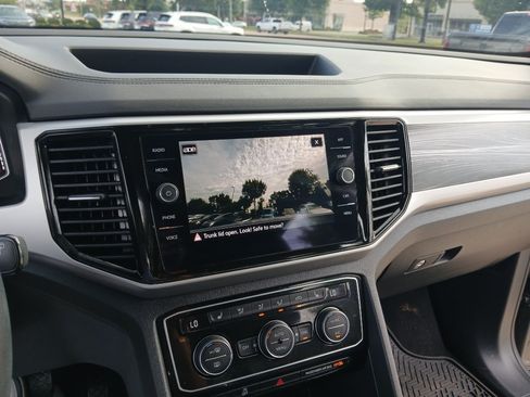Used 2023 Volkswagen Atlas Cross Sport SE w/ Panoramic Sunroof Package FWD image 16