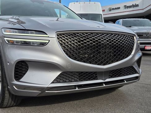 Used 2022 Genesis GV70 2.5T w/ Advanced Package AWD/4WD image 8