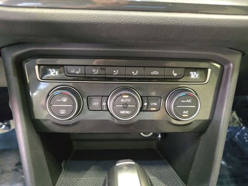 Used 2020 Volkswagen Tiguan SEL image 23