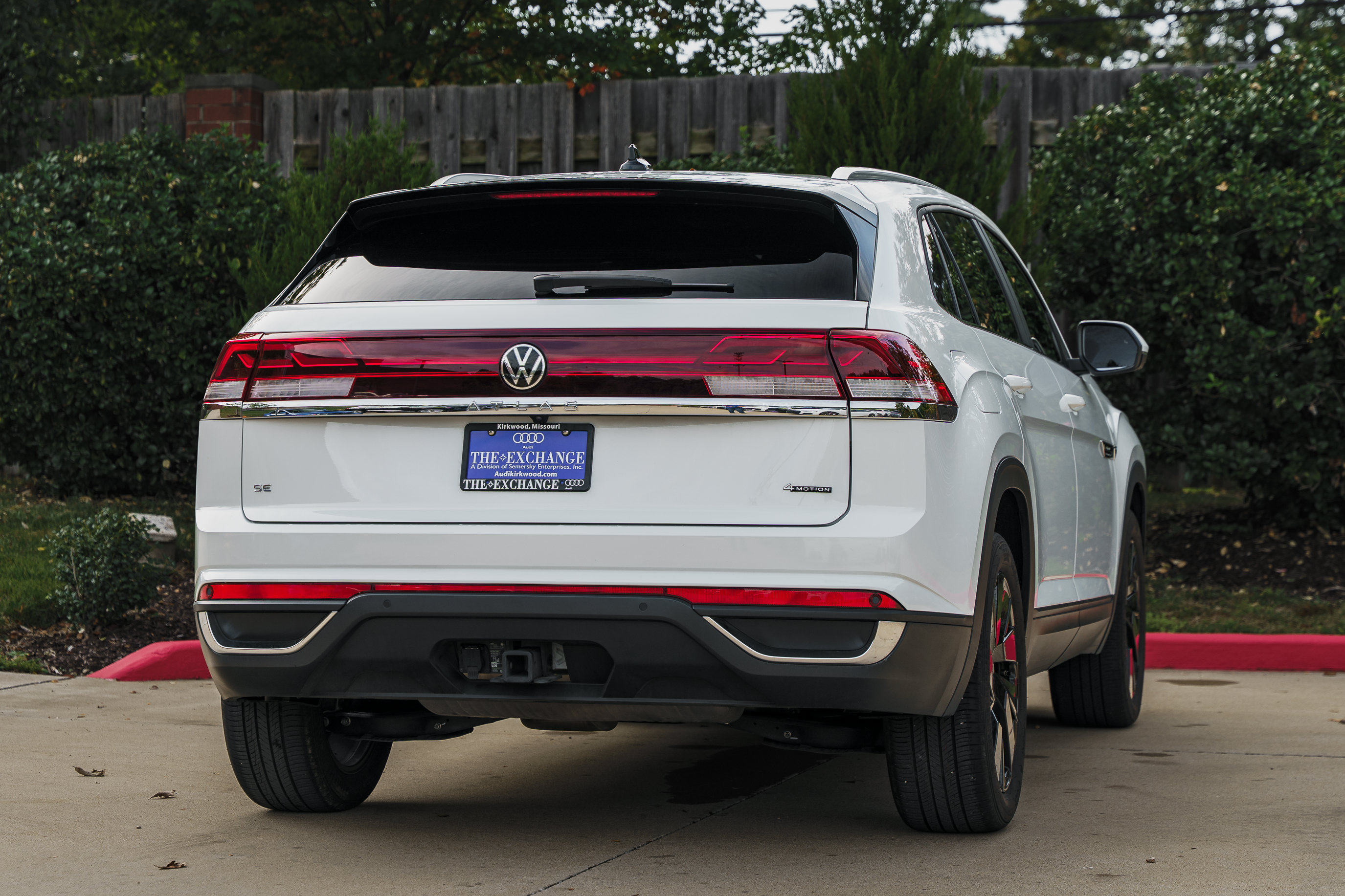 Used 2024 Volkswagen Atlas Cross Sport SE w/ Panoramic Sunroof Package AWD/4WD image 3