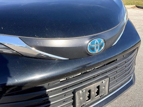 Used 2024 Toyota Sienna XLE image 9