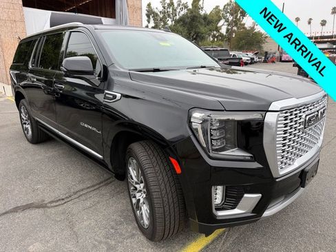 Used 2024 GMC Yukon XL Denali AWD/4WD image 2