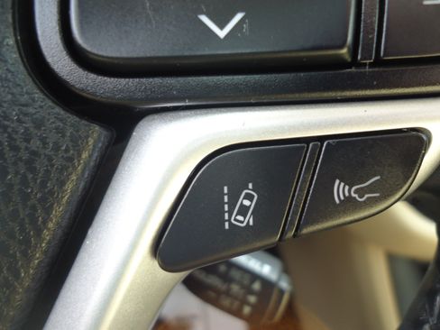 Used 2019 Toyota Highlander XLE AWD/4WD image 23