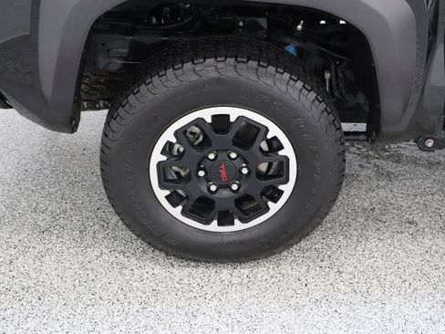Certified 2025 Toyota Tacoma TRD Off-Road AWD/4WD image 6