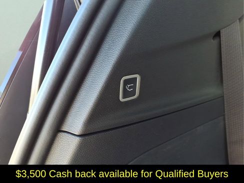 New 2026 Chrysler Pacifica Limited w/ Uconnect Theater Family Group image 10