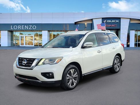 Used 2017 Nissan Pathfinder SV image 1