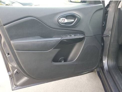 Used 2020 Jeep Cherokee Latitude Plus image 15