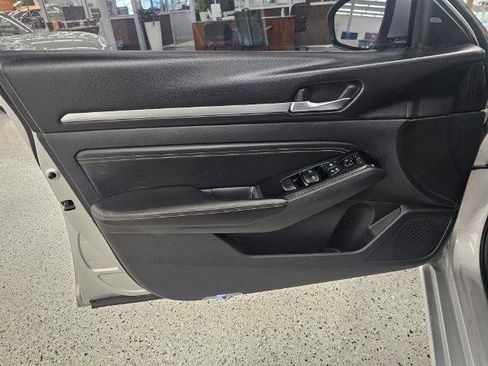Used 2020 Nissan Altima 2.5 SL FWD image 25