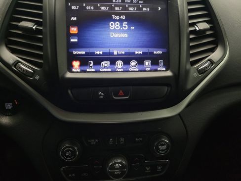 Used 2018 Jeep Cherokee Latitude Plus w/ Comfort/Convenience Group image 25