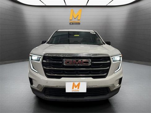 Used 2025 GMC Acadia Elevation image 11