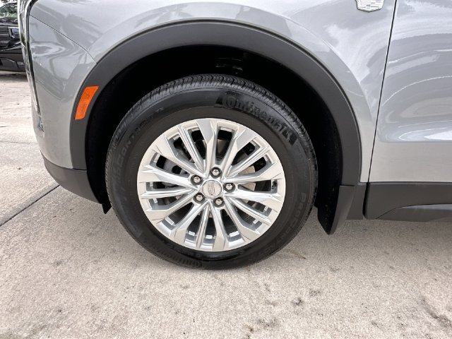 Used 2024 Cadillac XT4 Luxury w/ Cold Weather Package FWD image 18