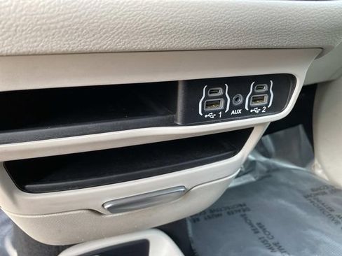 Used 2023 Chrysler Voyager LX FWD image 14