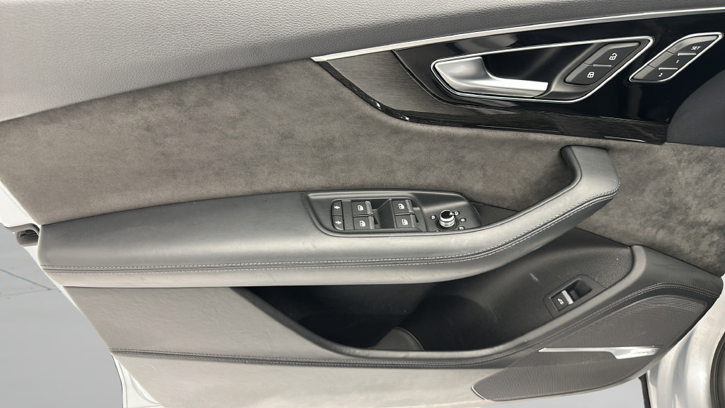 Used 2019 Audi Q7 3.0T Prestige AWD/4WD image 13