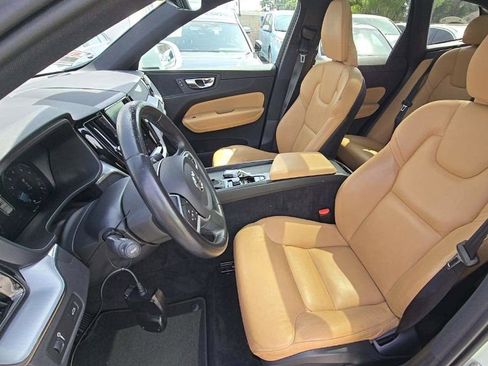 Used 2020 Volvo XC60 T6 Momentum image 8