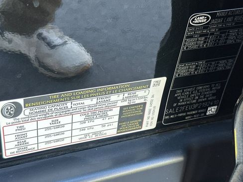 Used 2023 Land Rover Defender 130 X-Dynamic SE image 40