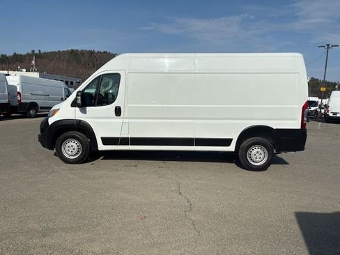 Used 2024 RAM ProMaster 2500 w/ Convenience Group image 6