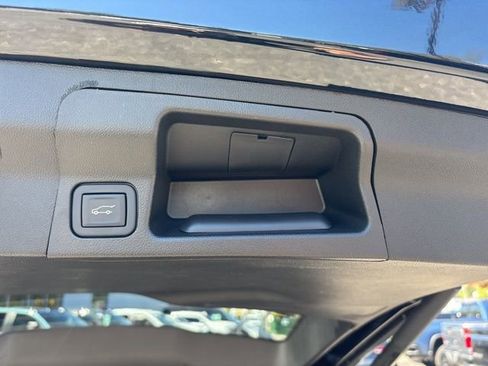 Used 2023 GMC Acadia SLT image 21