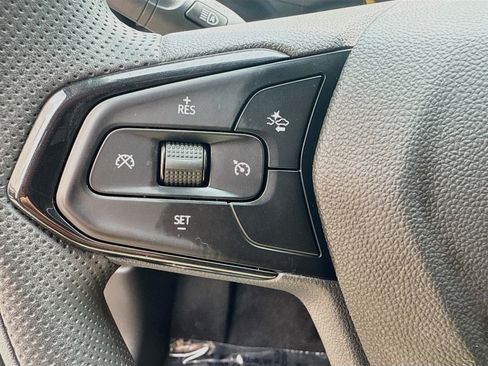 Used 2025 Chevrolet Trax LT FWD image 35